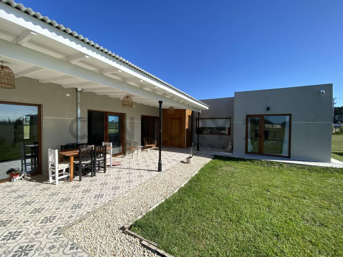 Venta de Chalet 4 Ambientes en El Barrio Privado La Cercania 4