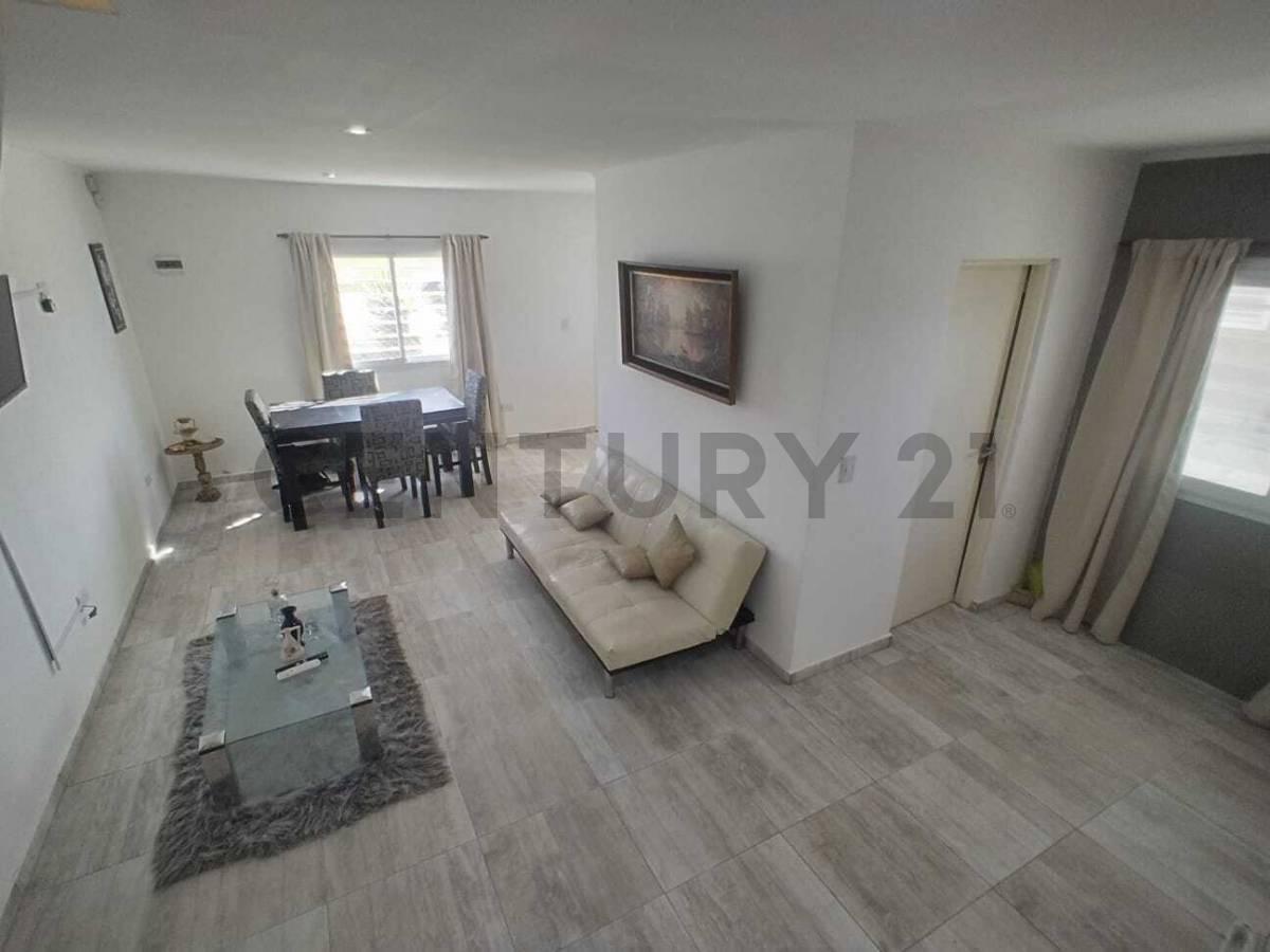Foto de Venta Dos Dúplex sobre amplio Lote en San Eduardo del Mar, imagen 3