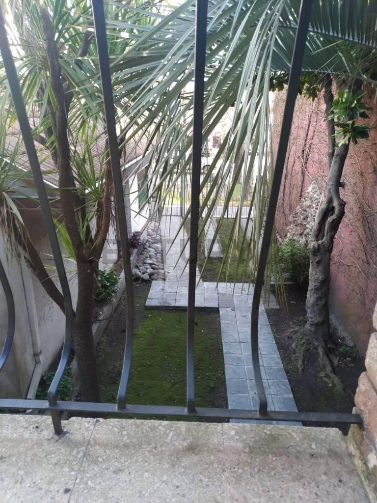 Gran chalet de 6 ambientes con local sobre Avenida Libertad