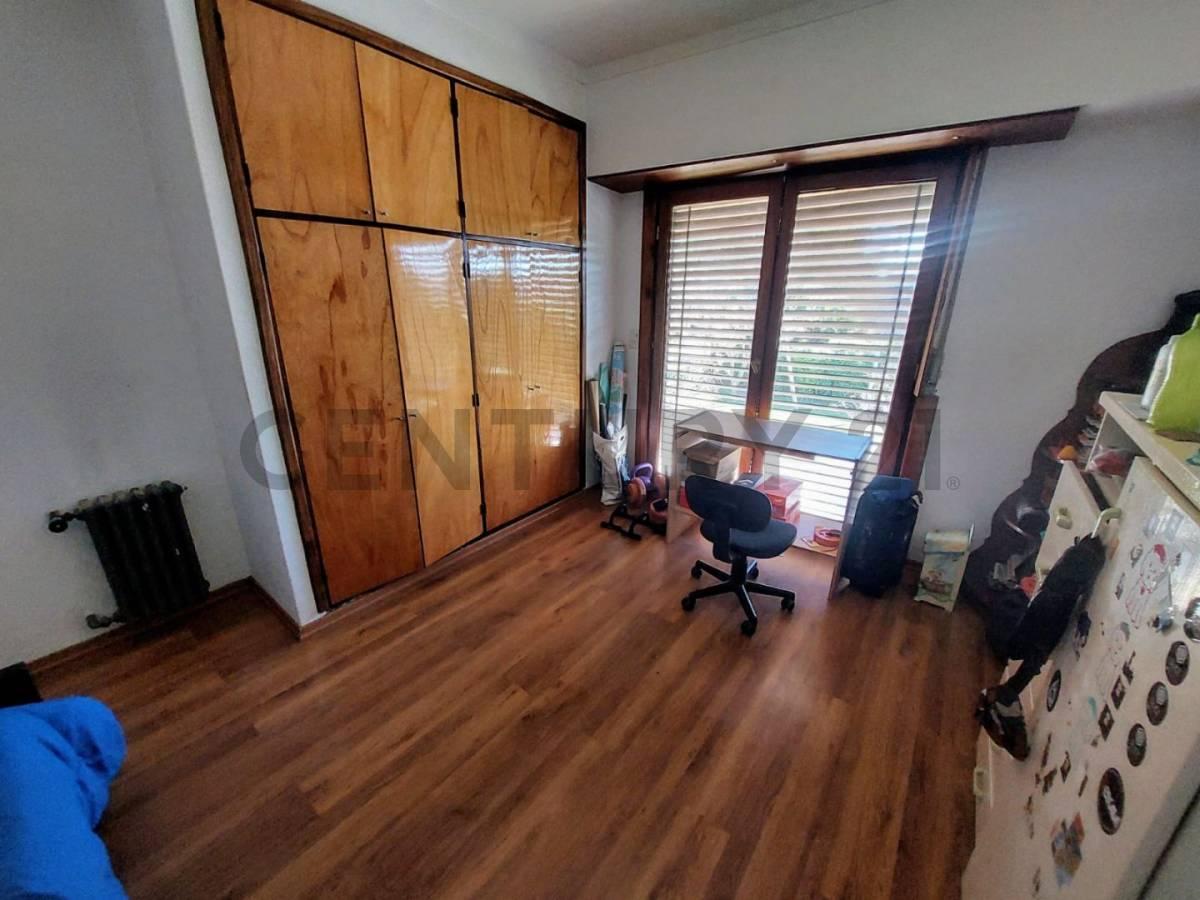 Foto de VENTA CHALET CUATRO AMBIENTES PARQUE Y QUINCHO. CAISAMAR. MAR DEL PLATA, imagen 2