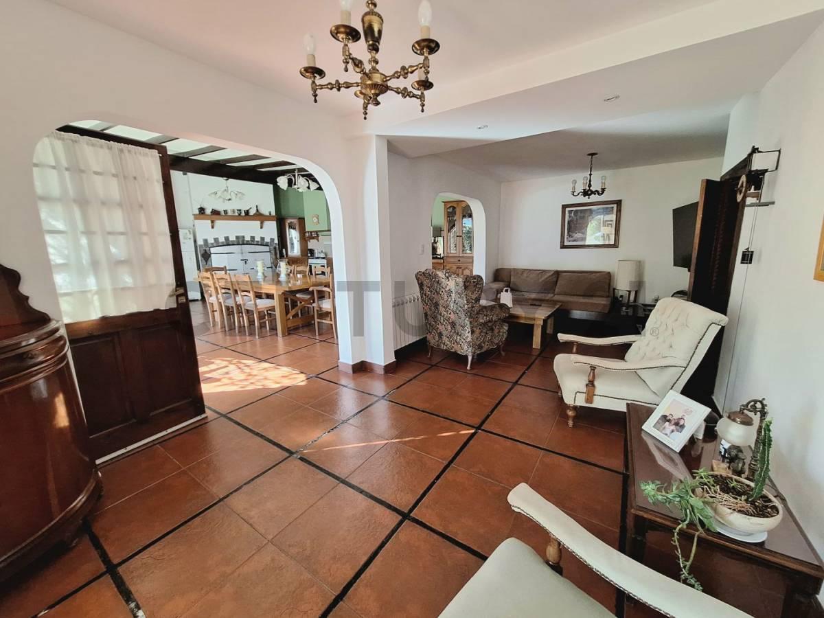 Chalet de 4 Ambientes en Barrio La Florida 4