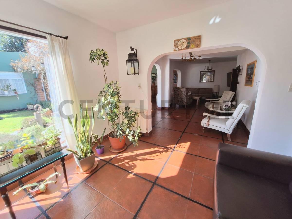 Chalet de 4 Ambientes en Barrio La Florida 3