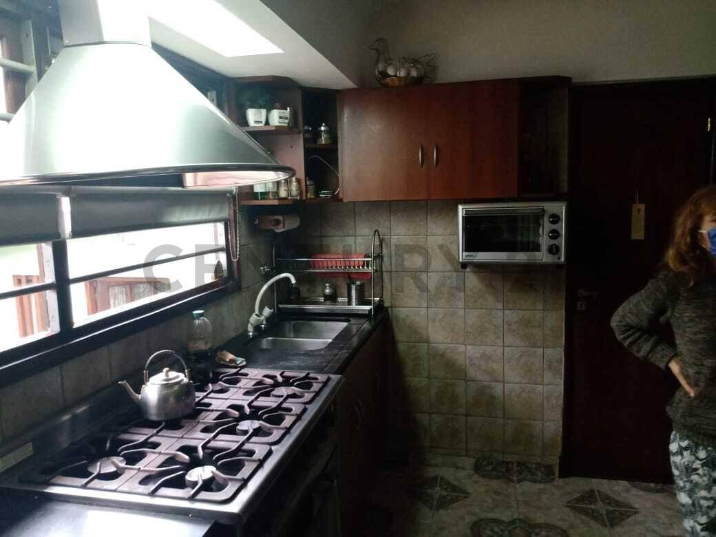 Foto de Hermoso Chalet de 5 Ambientes en Las Farolas (Parque Luro) I, imagen 2