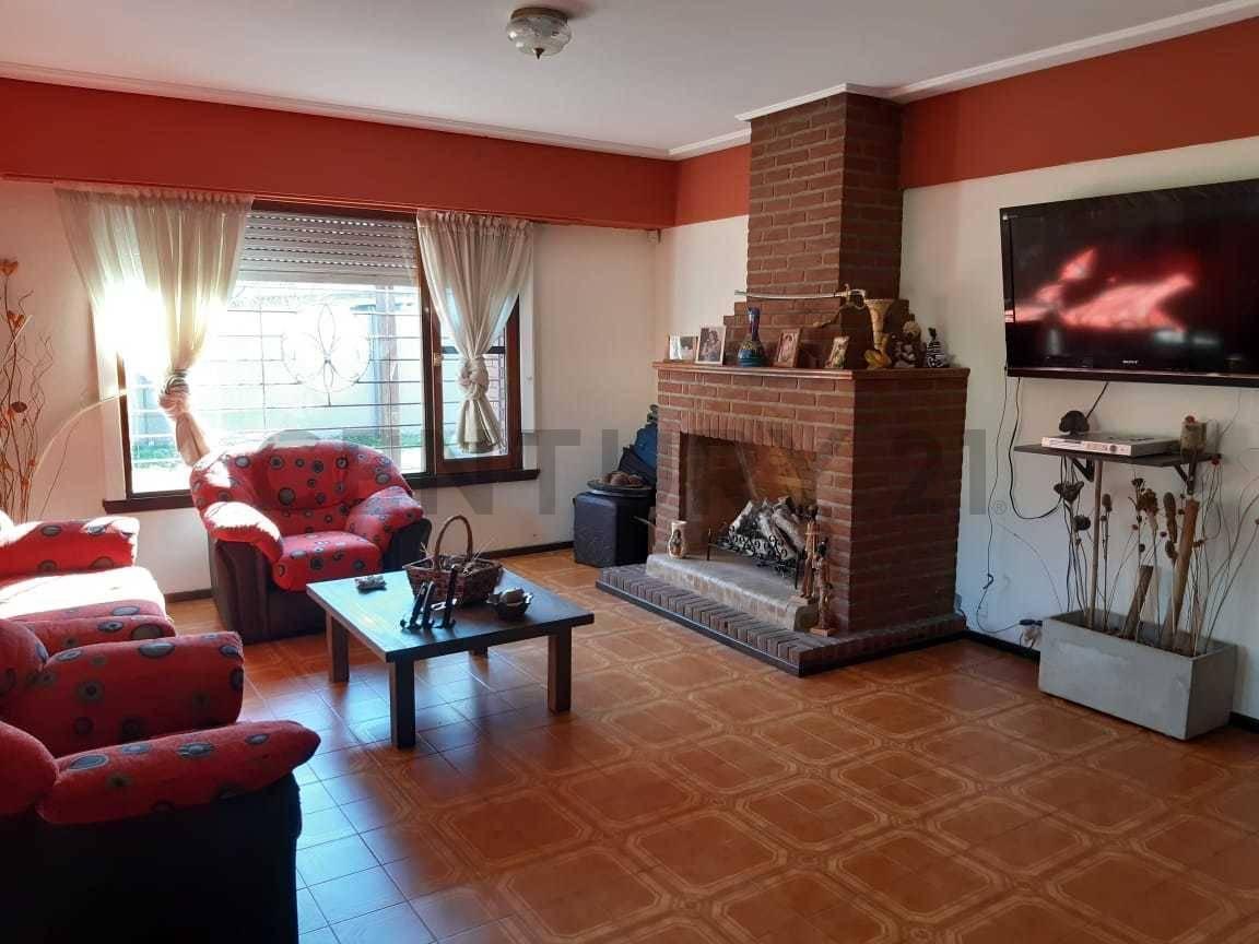 Venta Casa Cuatro Ambientes con Piscina, Barrio López de Gomara, Mar del Plata 2