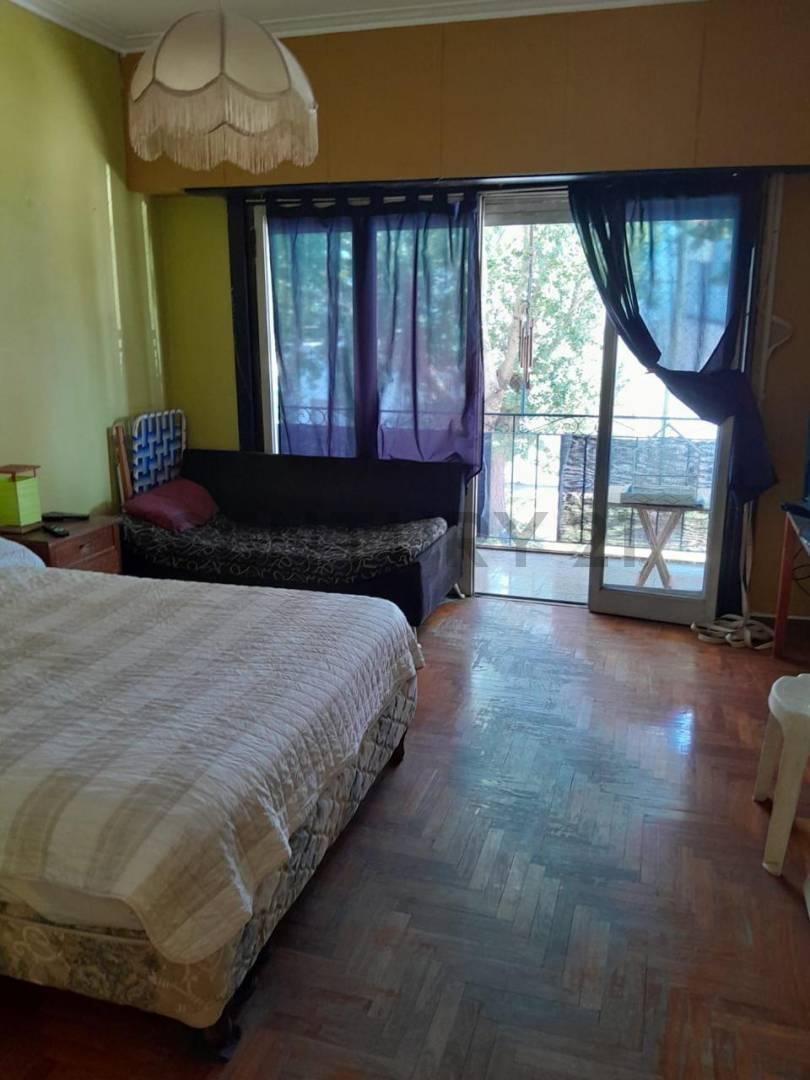 Foto de Casa multifamiliar en terreno propio con patio y cochera, imagen 2