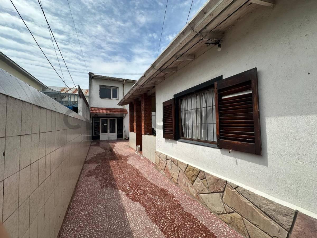 En Block, Amplia Casa - Hotel en Terreno Propio con Patio 3