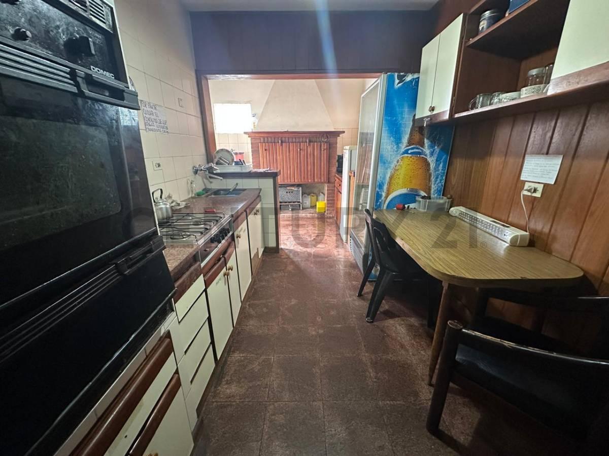 En Block, Amplia Casa - Hotel en Terreno Propio con Patio 2