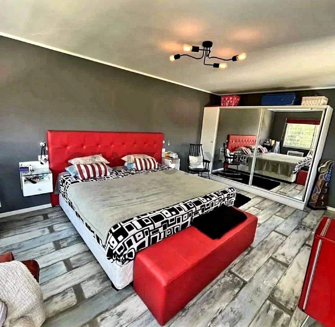 En Venta Casa 4 Ambientes con Pileta Zona Caisamar 2