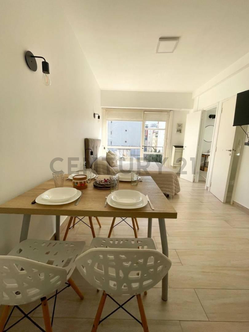 Foto de Venta departamento 1 ambiente c/balcon saliente reciclado. Zona Aldrey!, imagen 4