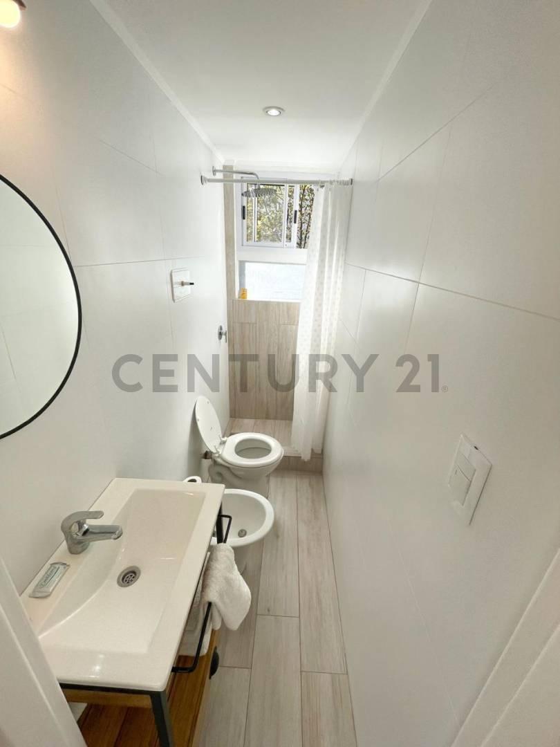 Foto de Venta departamento 1 ambiente c/balcon saliente reciclado. Zona Aldrey!, imagen 3