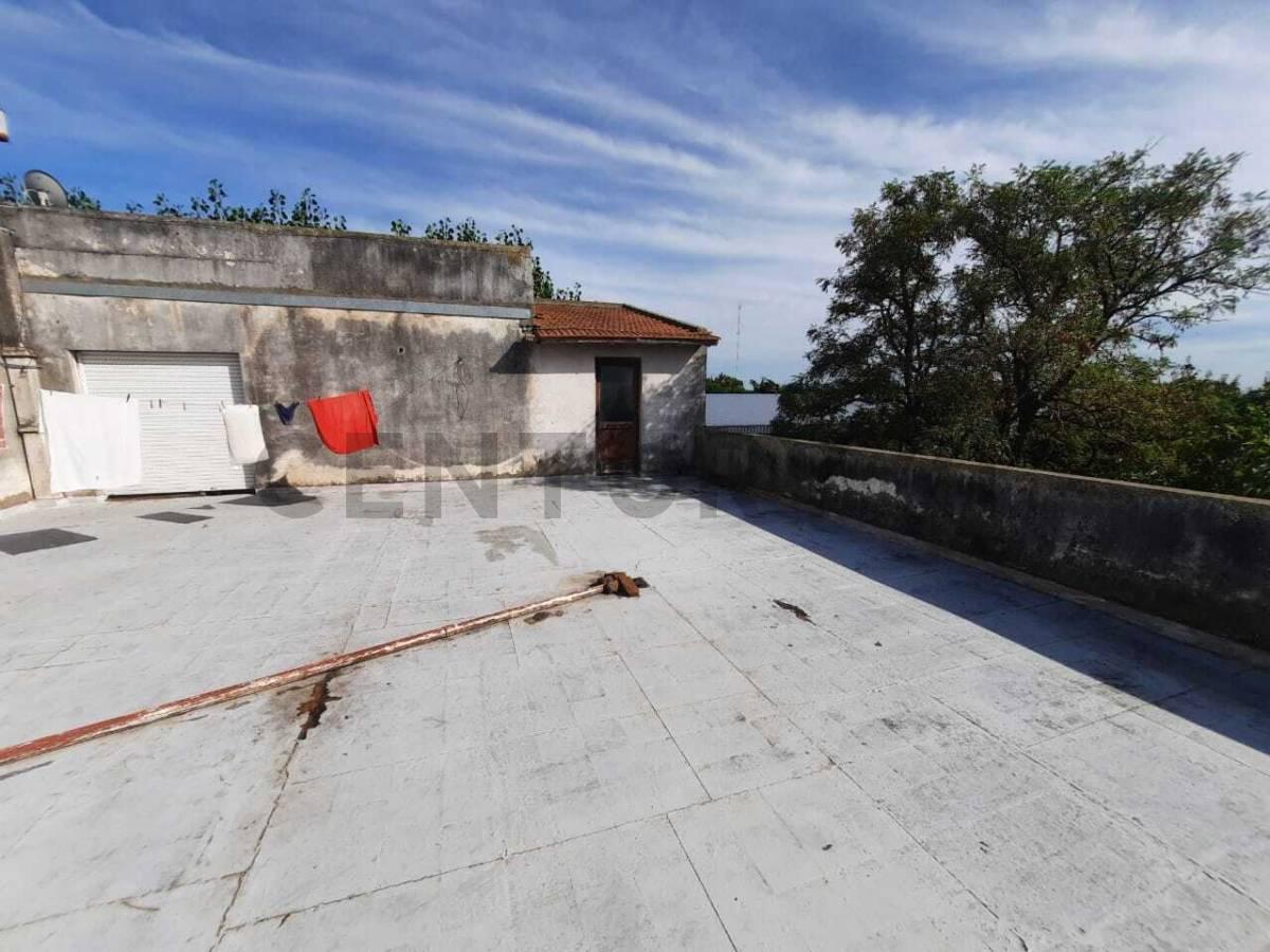 Venta en Block Local Comercial y Vivienda. 5