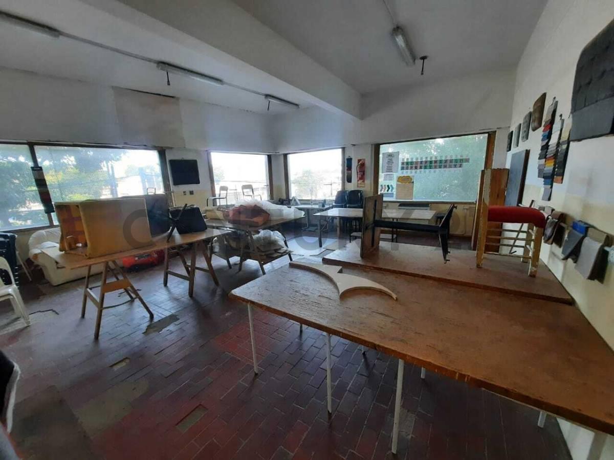 Venta en Block Local Comercial y Vivienda. 3
