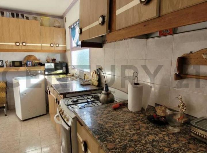 Foto de CASA 4 AMBIENTES CON LOCAL COMERCIAL Y DEPARTAMENTO 1 AMBIENTE VILLA, imagen 4