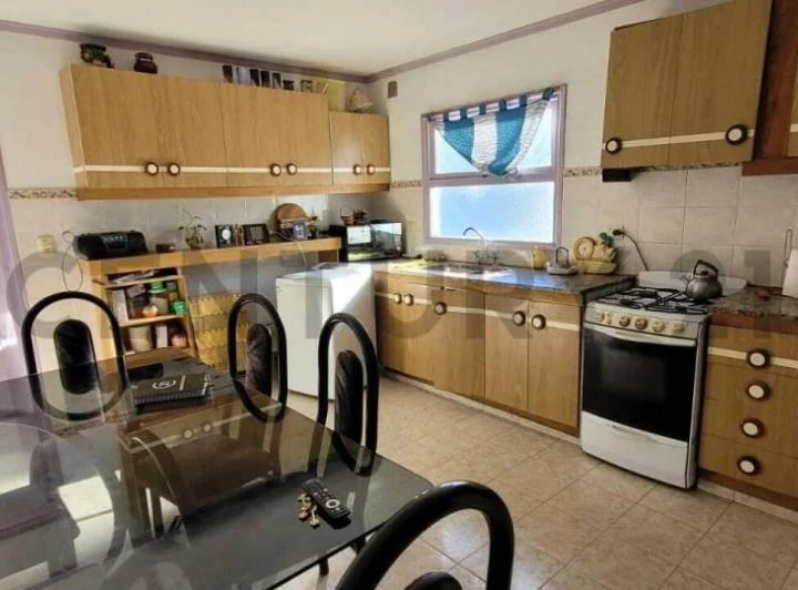 Foto de CASA 4 AMBIENTES CON LOCAL COMERCIAL Y DEPARTAMENTO 1 AMBIENTE VILLA, imagen 5