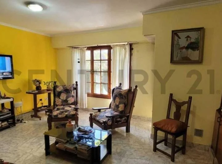 Foto de CASA 4 AMBIENTES CON LOCAL COMERCIAL Y DEPARTAMENTO 1 AMBIENTE VILLA, imagen 2