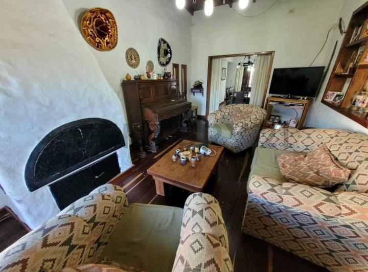 Foto de VENTA CASA 4 AMBIENTES, DOS PLANTAS CON ESCRITORIO, VILLA PRIMERA MAR, imagen 2