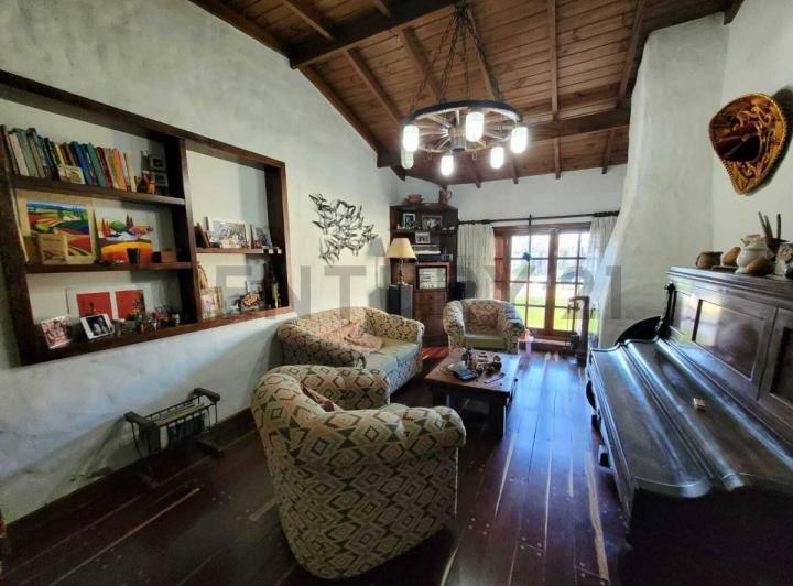 VENTA CASA 4 AMBIENTES, DOS PLANTAS CON ESCRITORIO, VILLA PRIMERA MAR DEL PLATA