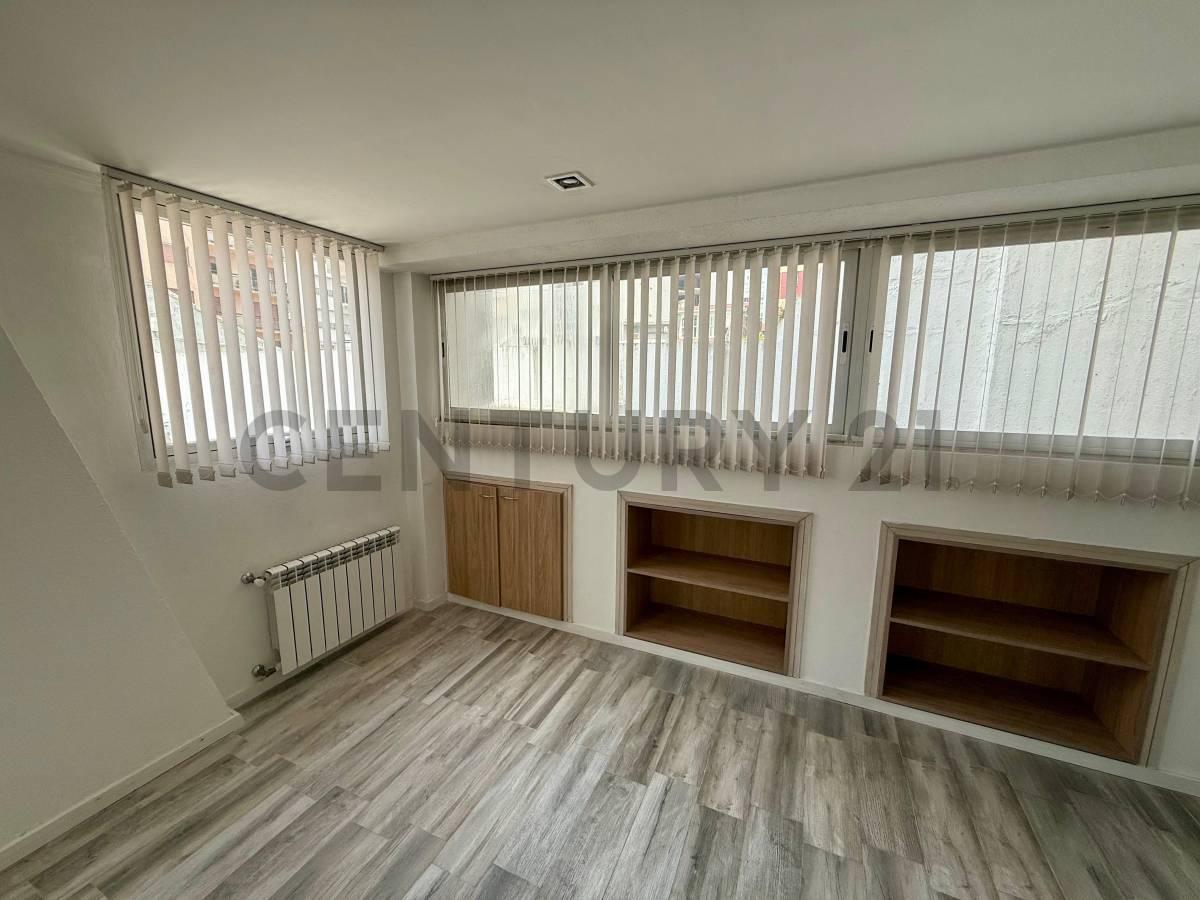 Oficina en Venta – La Perla | Planta Baja con Cochera
