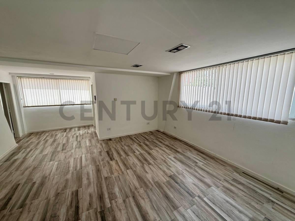 Foto de Oficina en Venta – La Perla | Planta Baja con Cochera, imagen 3
