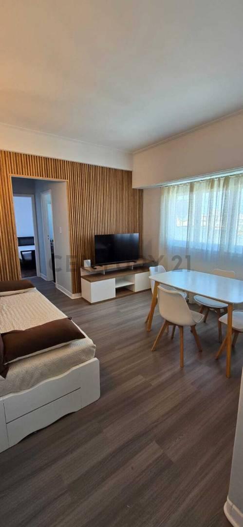 Vendo Departamento 2 ambientes Avenida Colon.