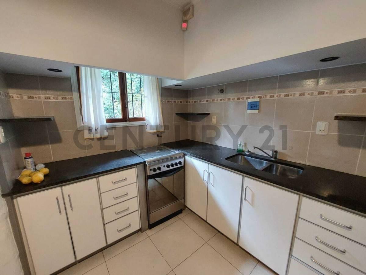 Foto de Venta casa 3 ambientes con parque y cochera. Barrio Las Margaritas, imagen 5