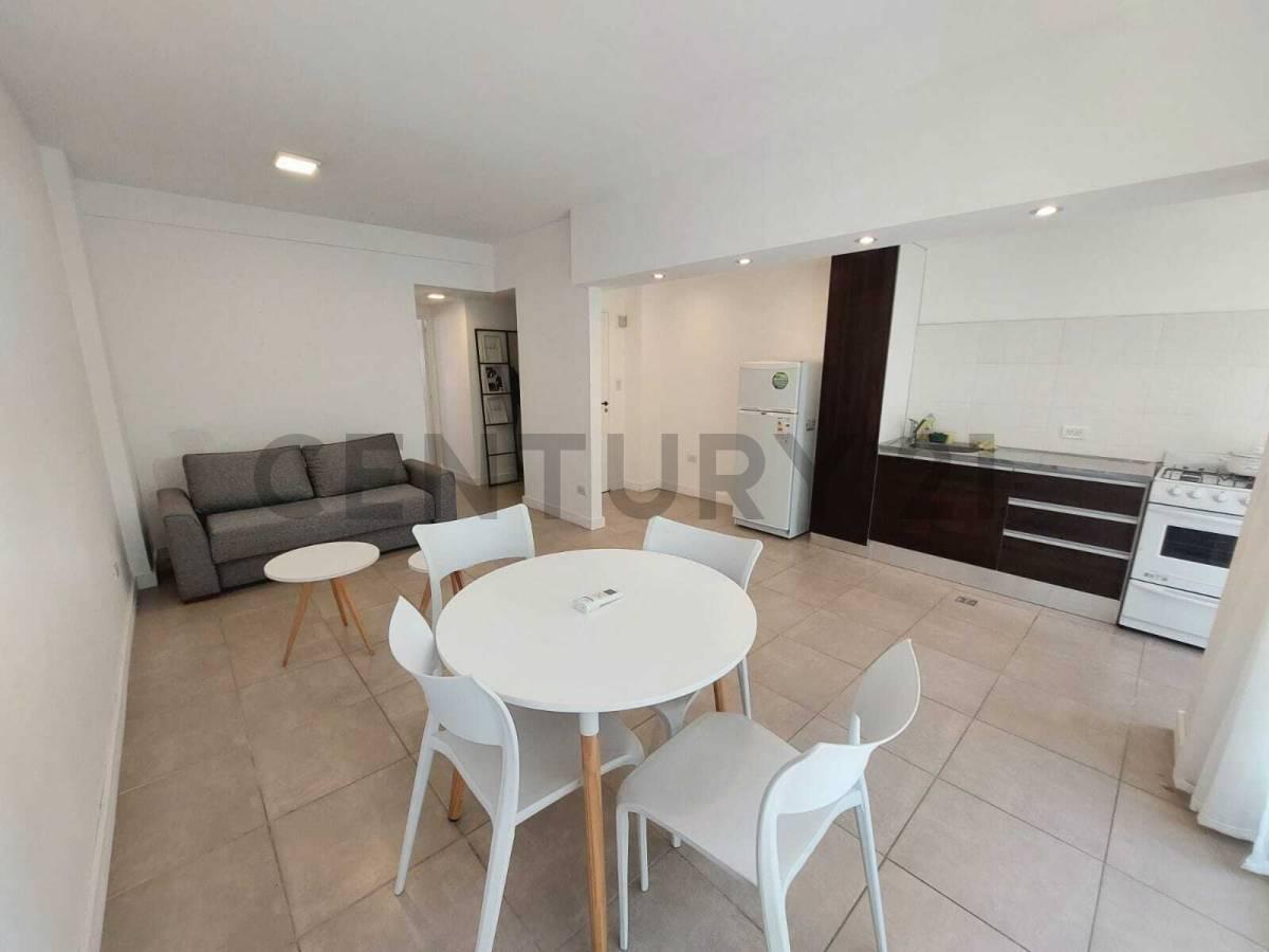 Venta departamento dos ambientes al frente c/ balcon. Zona Plaza Colon