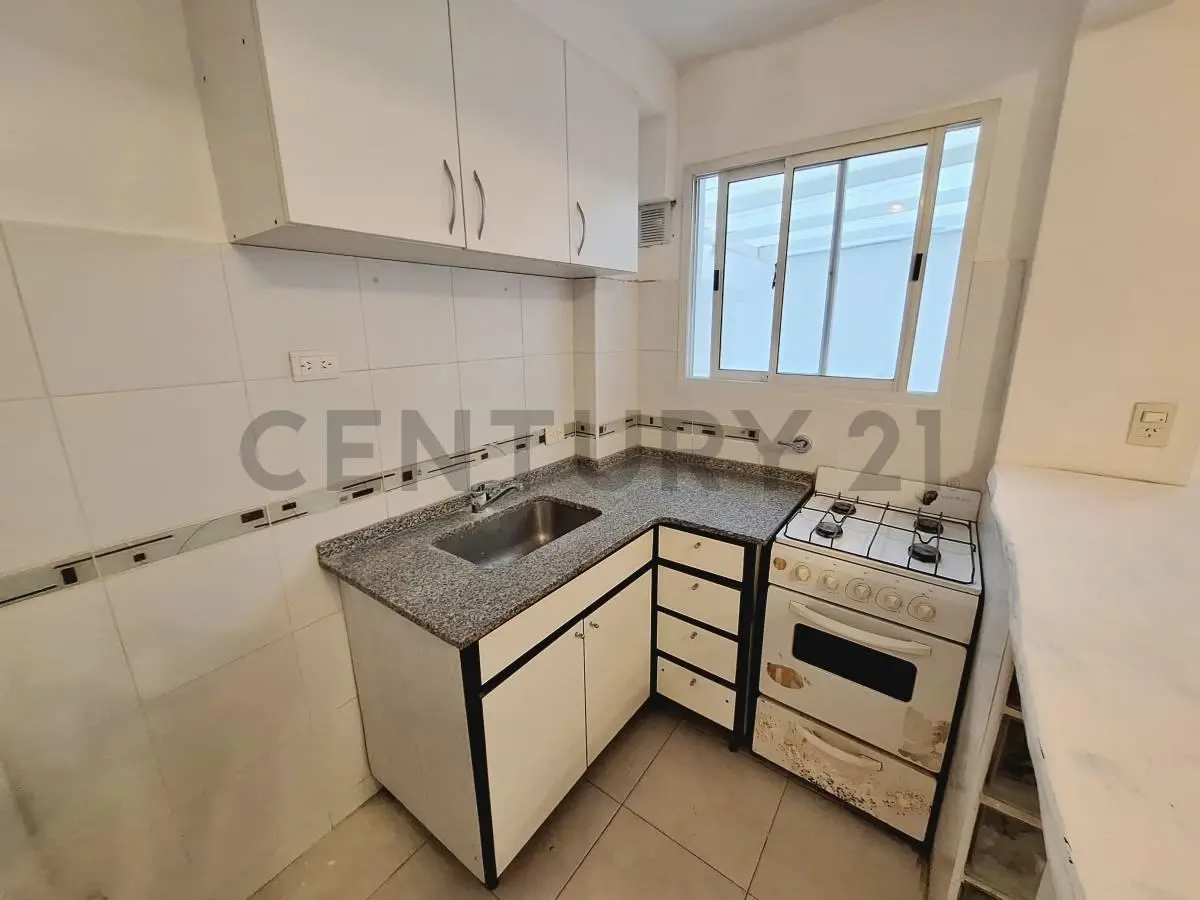 Departamento 2 ambientes con patio en zona Güemes 3
