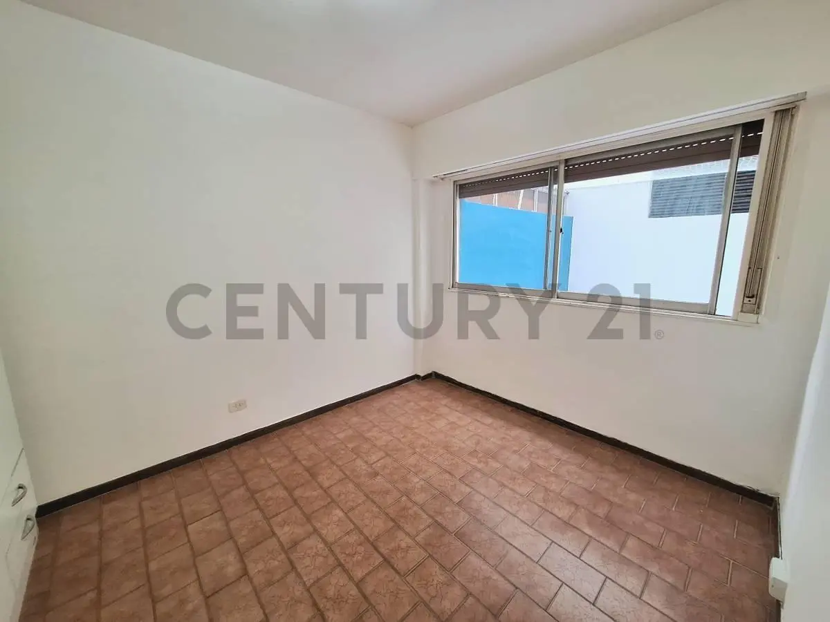 Departamento 2 ambientes con patio en zona Güemes 8