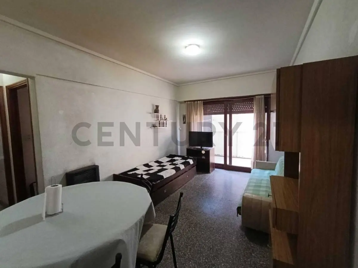 ALQUILER TEMPORARIO – 2 AMBIENTES CON COCHERA  Departamento 2 ambientes amoblado 4