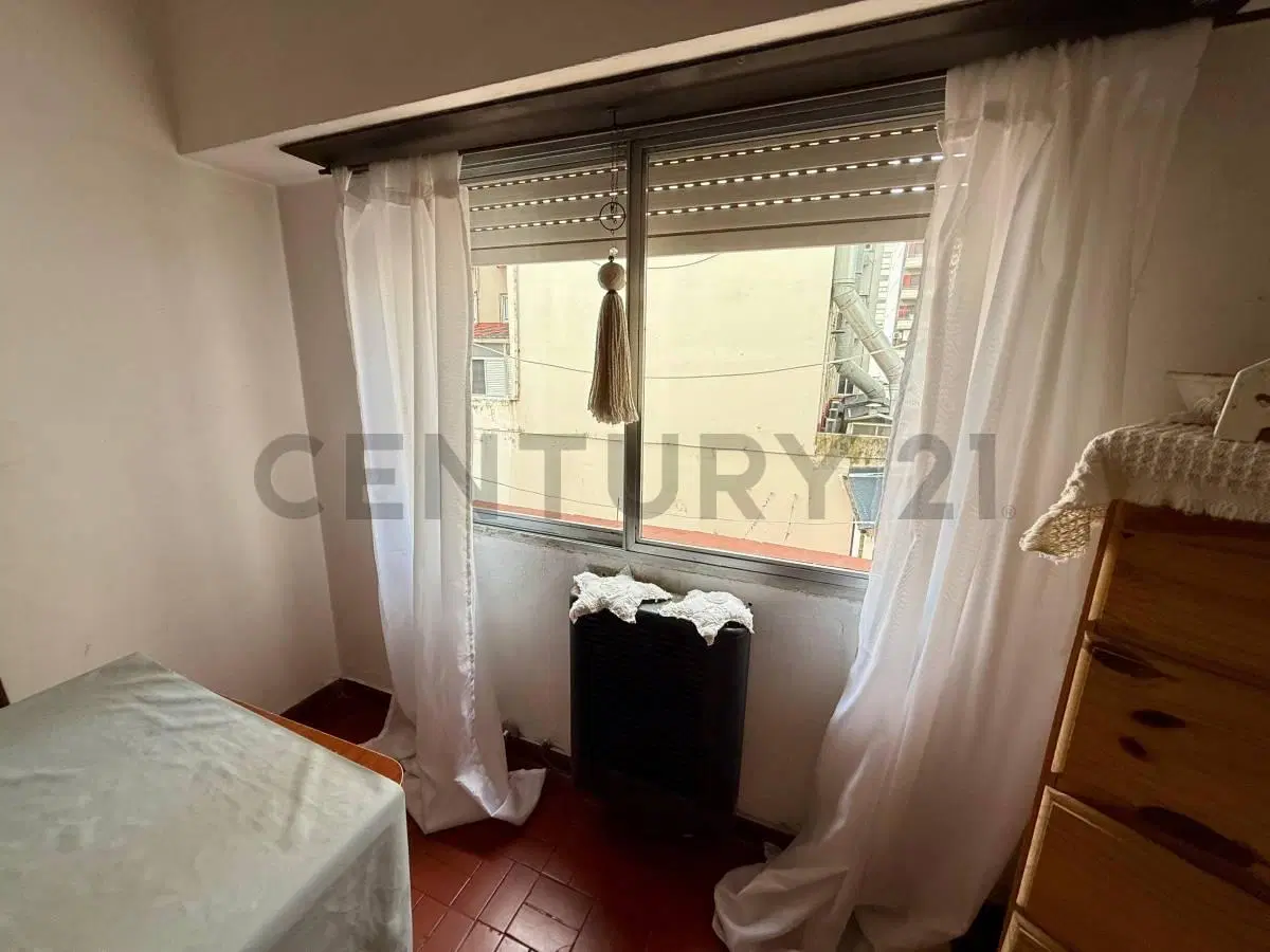 Departamento de 2 ambientes en La Perla 4