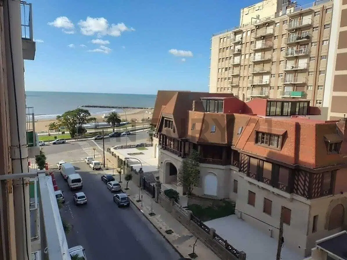 Venta departamento 2 ambientes a metros de la Costa 3