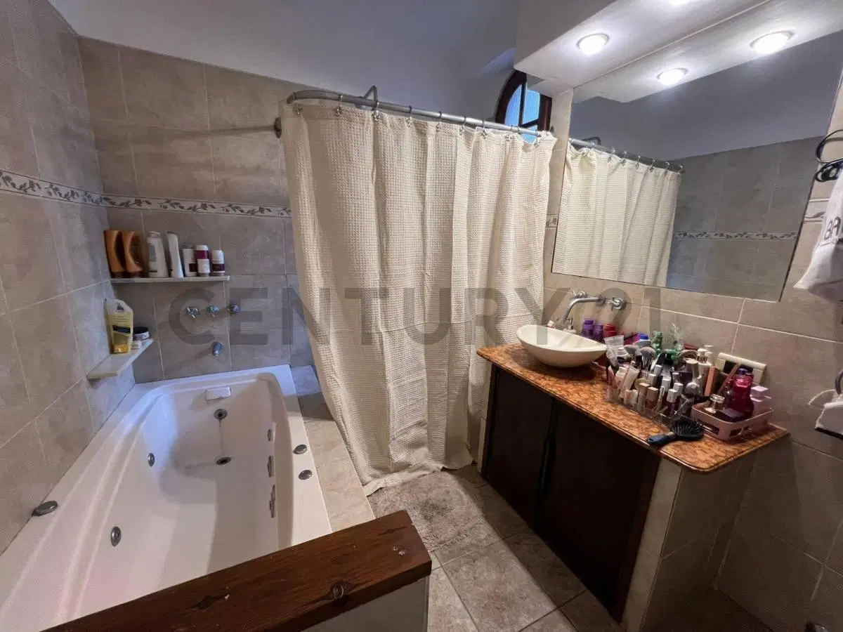 VENTA PROPIEDAD EN BLOCK. Alto Potencial de Desarrollo e Inversión. ZONA PASEO ALDREY 4