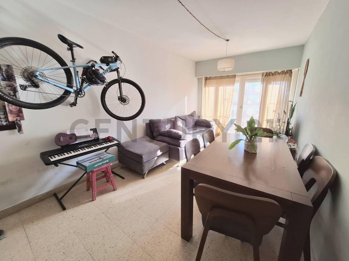 Foto de Departamento 3 ambientes con balcón al frente zona La Perla, imagen 2