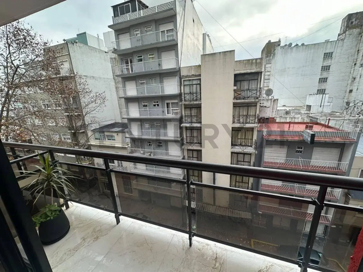 VENTA! Departamento 2 ambientes reciclado con balcon 5