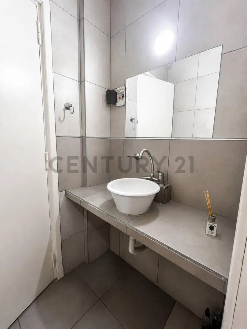 VENTA DE OFICINA EN EL CENTRO 8
