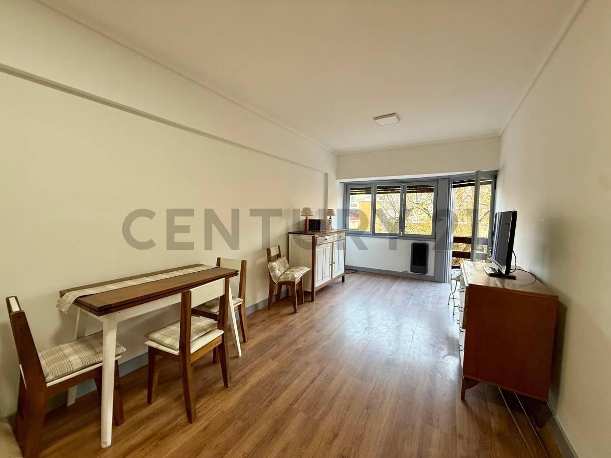 Departamento de 3 ambientes al frente en La Perla