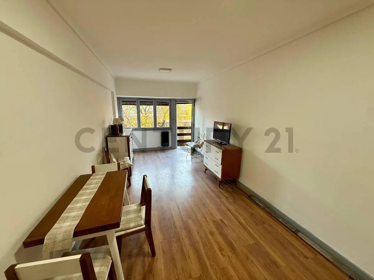 Departamento de 3 ambientes al frente en La Perla 3