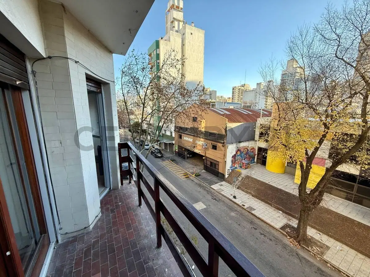 Departamento de 3 ambientes al frente en La Perla 5