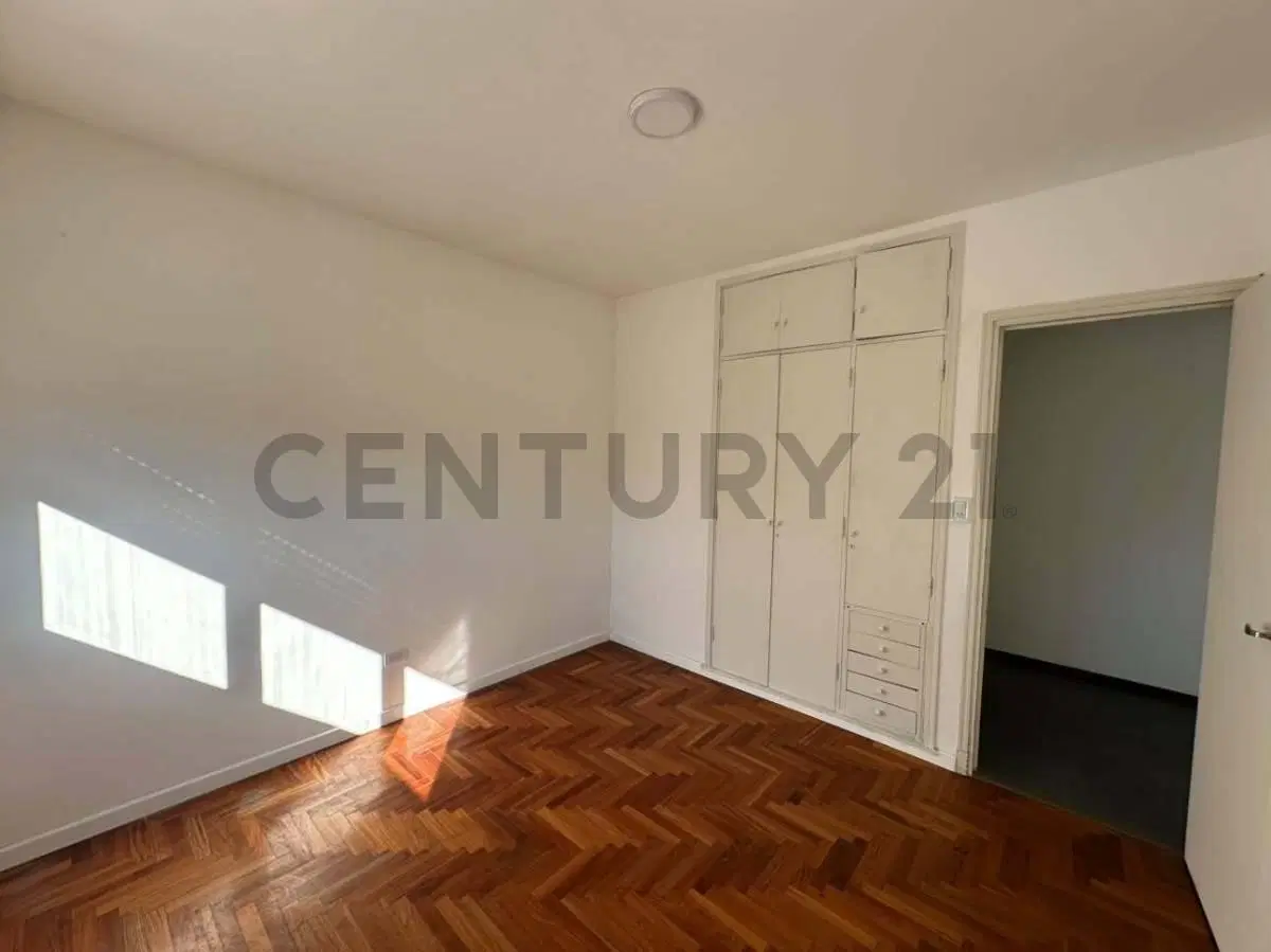 VENTA! Departamento tipo duplex 3 ambientes al lateral 4