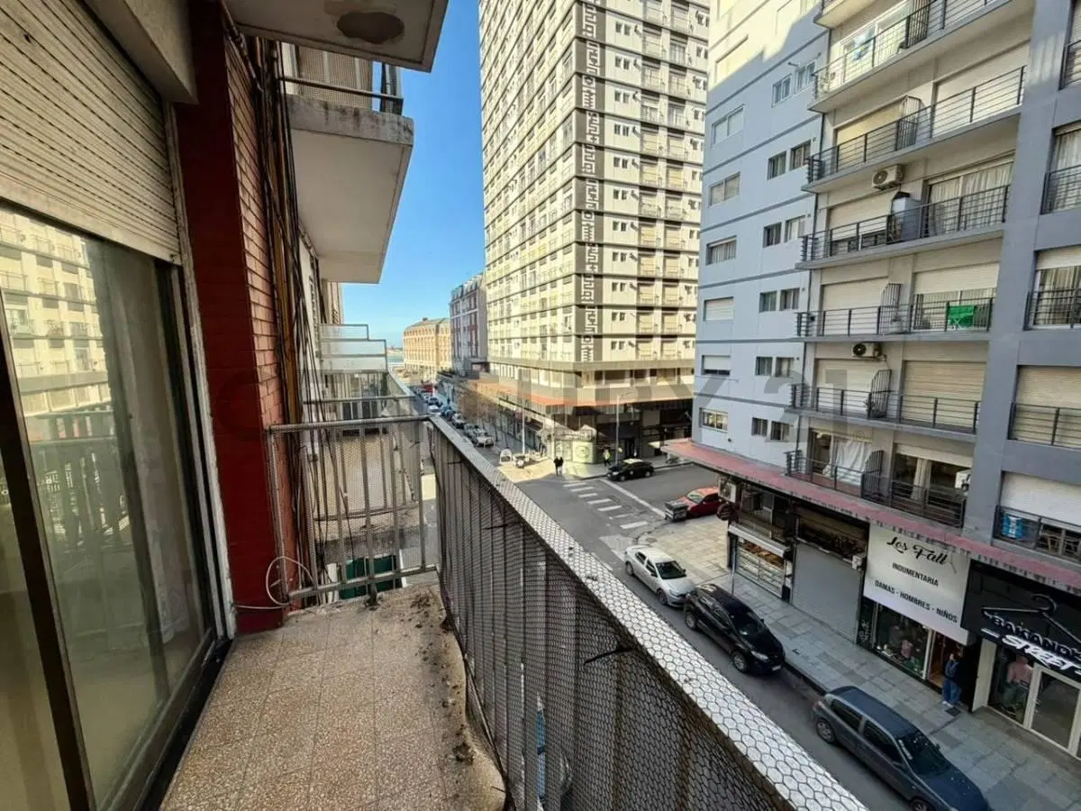 Monoambiente con balcón a la calle y vista al mar | Centro | Mar del Plata 8