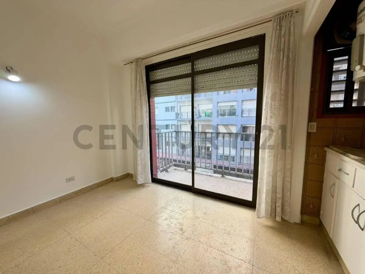 Monoambiente con balcón a la calle y vista al mar | Centro | Mar del Plata 4