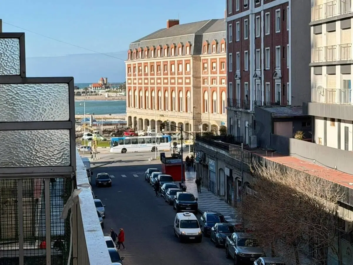 Monoambiente con balcón a la calle y vista al mar | Centro | Mar del Plata 3