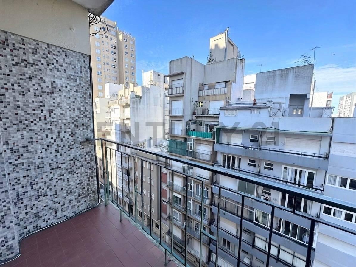 Foto de Dos ambientes todo al frentec/balcon zona Plaza Aldrey, imagen 4