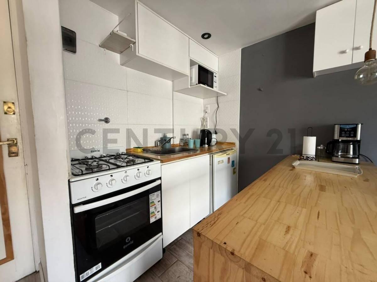 Foto de DEPARTAMENTO 2 AMBIENTES CON BALCÓN Y VISTA PARCIAL AL MAR – PUNTA, imagen 3
