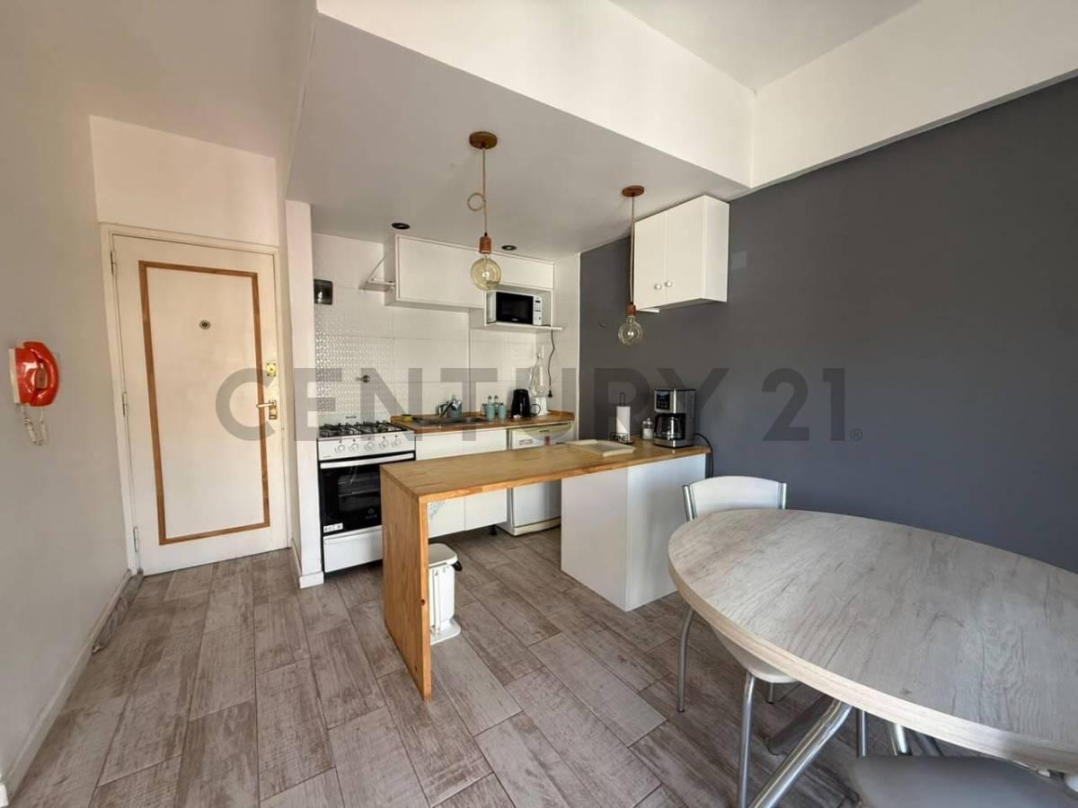 Foto de DEPARTAMENTO 2 AMBIENTES CON BALCÓN Y VISTA PARCIAL AL MAR – PUNTA, imagen 4