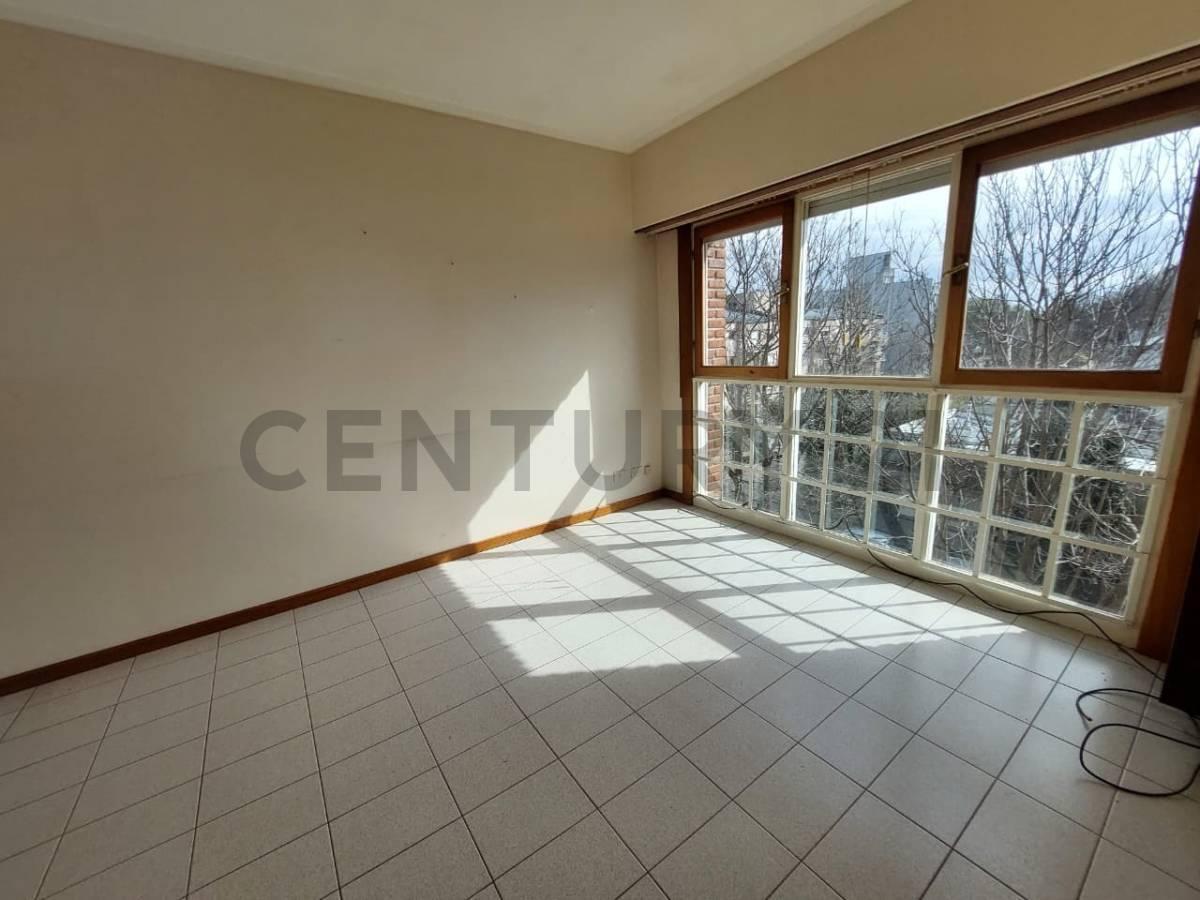 Foto de Venta departamento 3 ambientes al frente. Zona San jose, imagen 2