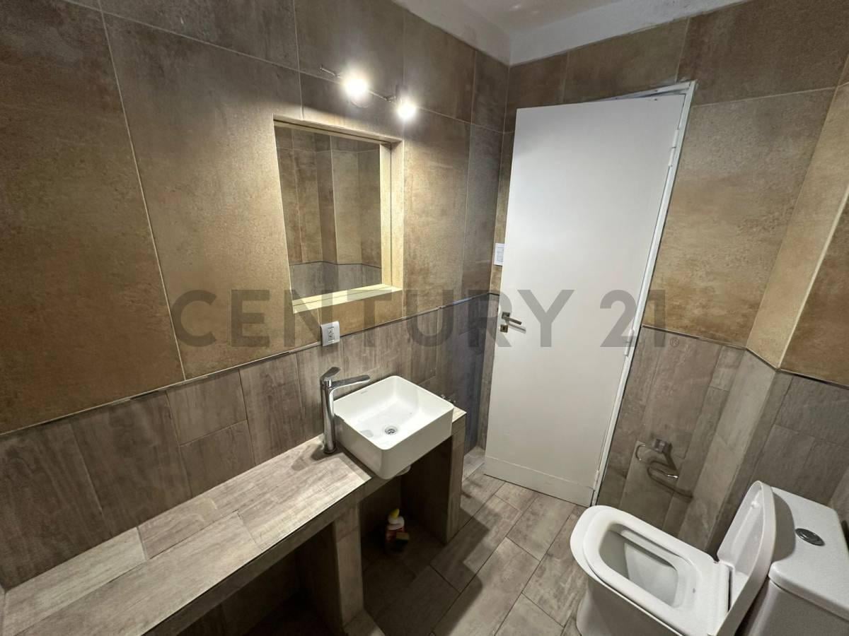 Foto de VENTA! Semipiso de 2 ambientes al frente con balcon, imagen 1