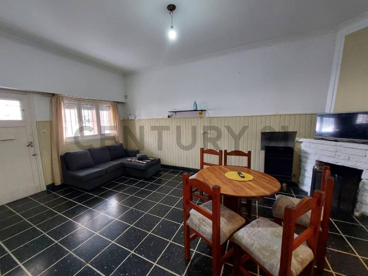 Foto de Venta Casa 3 ambientes c/ garage, parque y quincho. Zona Parque Luro, imagen 4