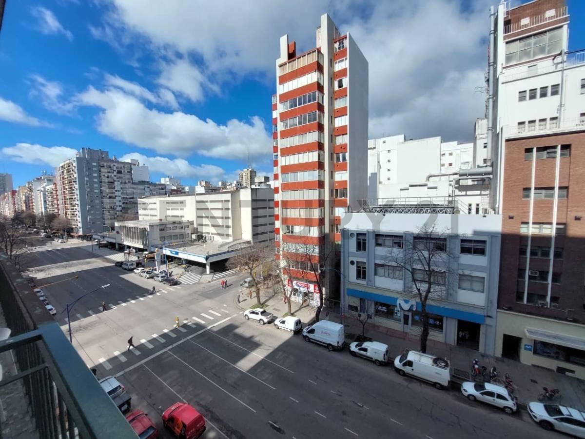Foto de Departamento de 3 ambientes con dependencia al frente c/ balcón, imagen 1