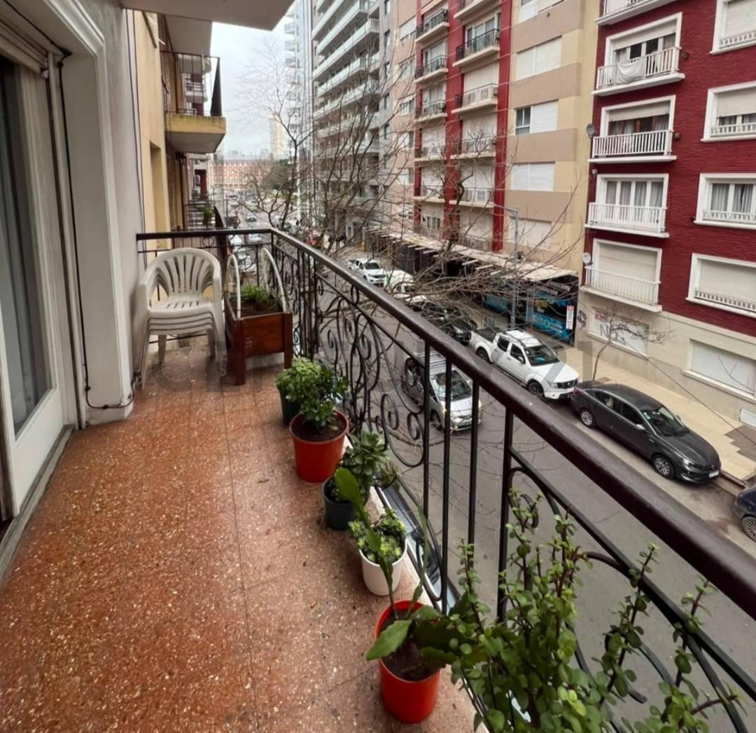 Foto de SEMIPISO TRES AMBIENTES CON DEPENDENCIA Y BAULERA CENTRO MAR DEL PLATA, imagen 1